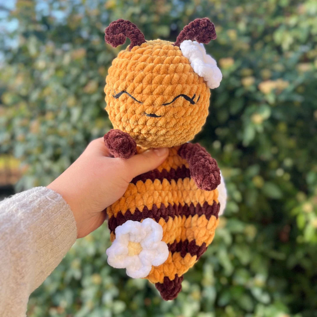 Daisy the Bee Snuggler · PDF Crochet Pattern · Daisy de Doudou Abeille