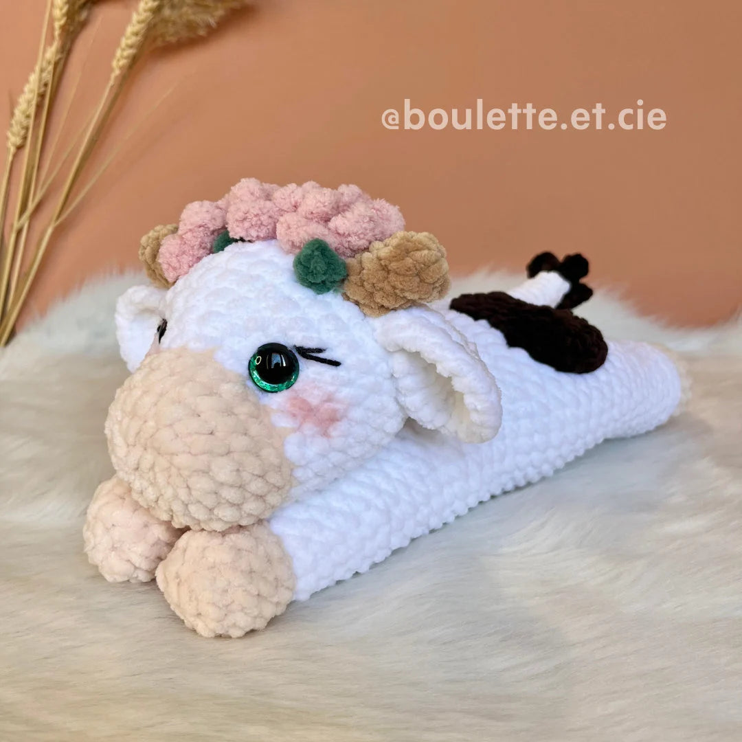 Lola the Lazy Cow · PDF Crochet Pattern · Lola la Vache Paresseuse