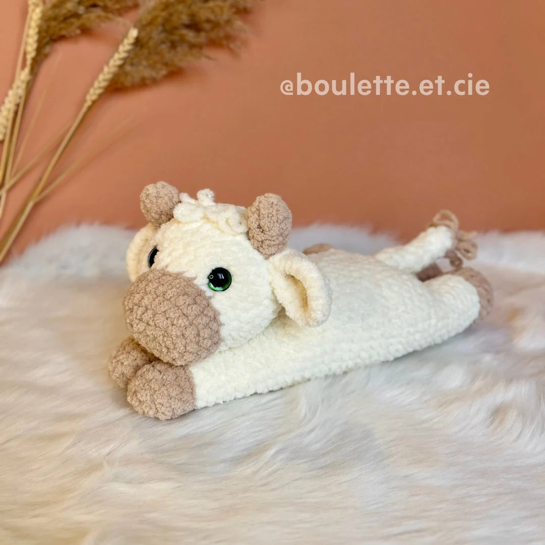 Lola the Lazy Cow · PDF Crochet Pattern · Lola la Vache Paresseuse