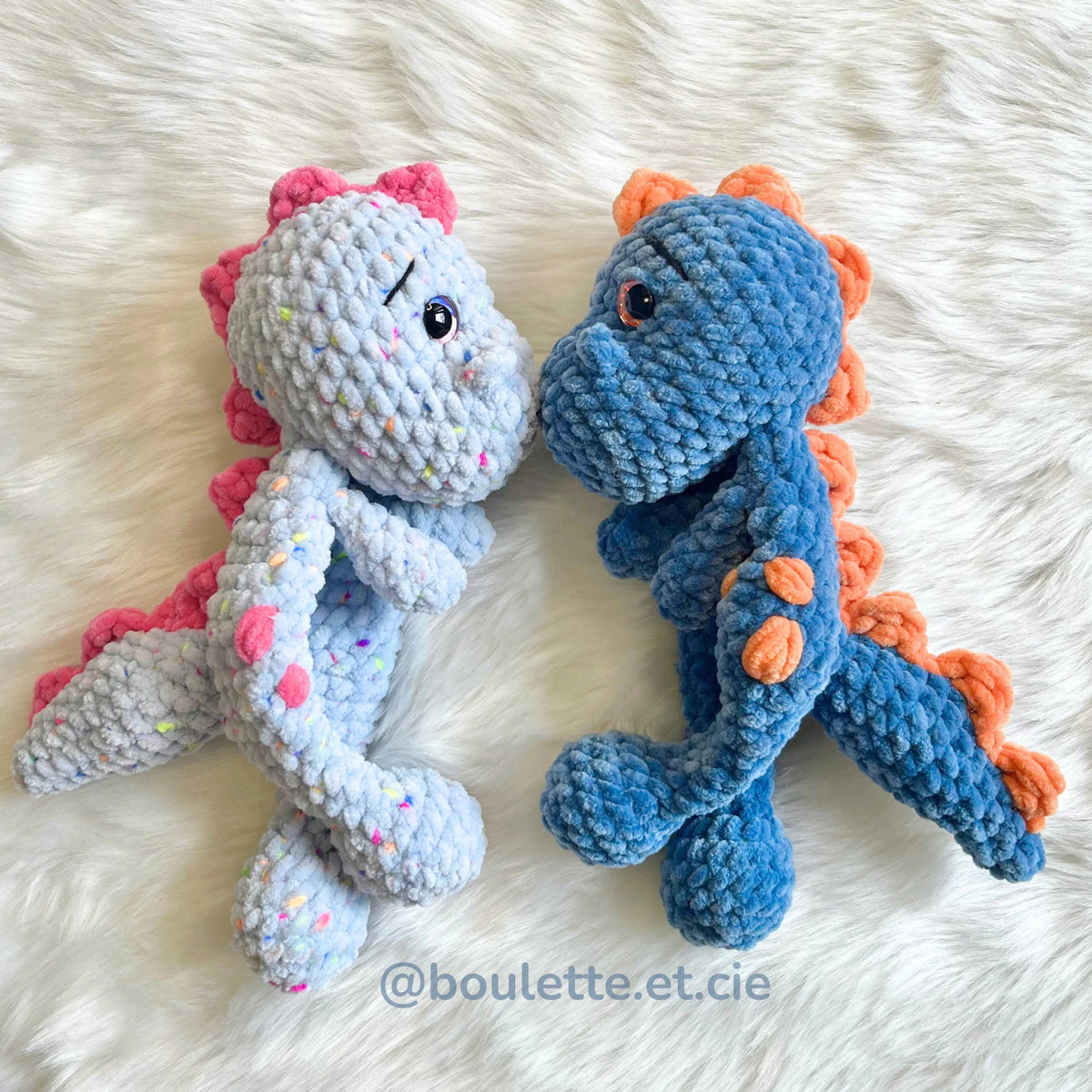 Tino the Dino Snuggler · PDF Crochet Pattern · Tino le Doudou Dino