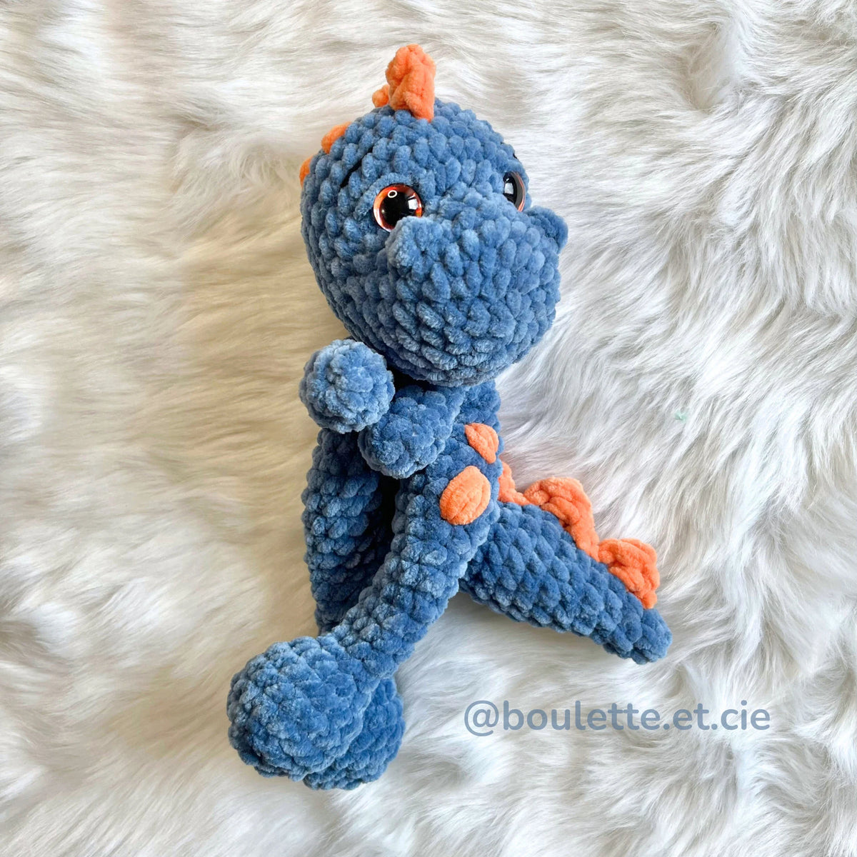 Tino the Dino Snuggler · PDF Crochet Pattern · Tino le Doudou Dino
